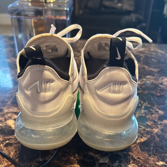 “SOLD”🔥🔥Women’s Nike Air Max 270 White/Black Sneakers - Picture 4 of 9